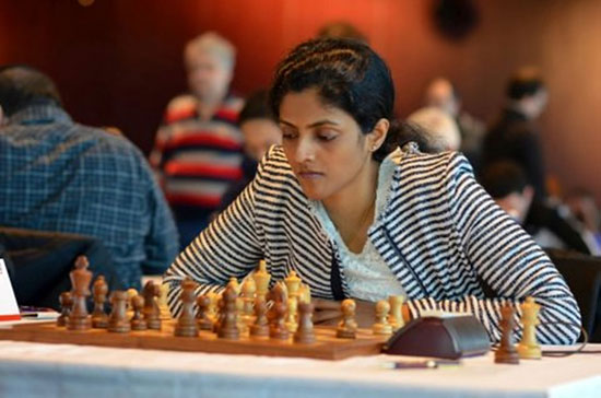 Mejor femenina Harika Dronavalli
