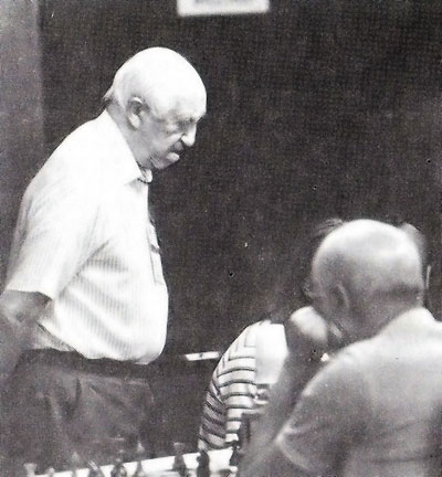 Miguel Najdorf visitando la Olimpiada de Manila 1992 