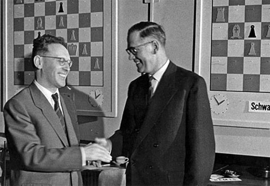 Mikhail Botvinnik y Alois Nagler en Zurich 1956