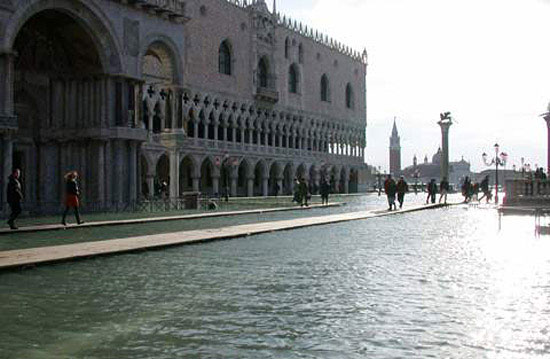 Plaza San Marco con acqua alta 