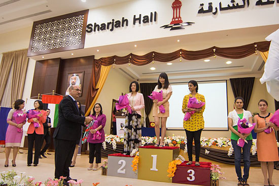 Podio de Sarja 2ª Hou Yifan, 1ª Ju Wenjun 3ª Dronavali Harika