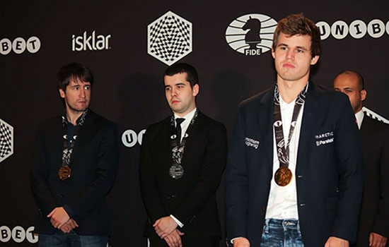 Podio del Cto. del Mundo rapid Radjabov (3), Nepomniachtchi (2) y un descontento campeón, Carlsen