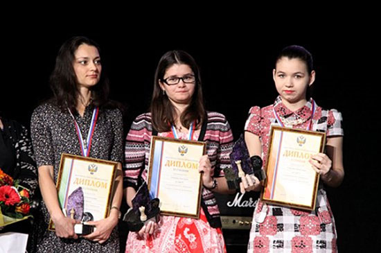 Podio femenino Alexandra Kosteniuk 3, Anastasia Bodnaruk 2 y Aleksandra Goryachkina 1 