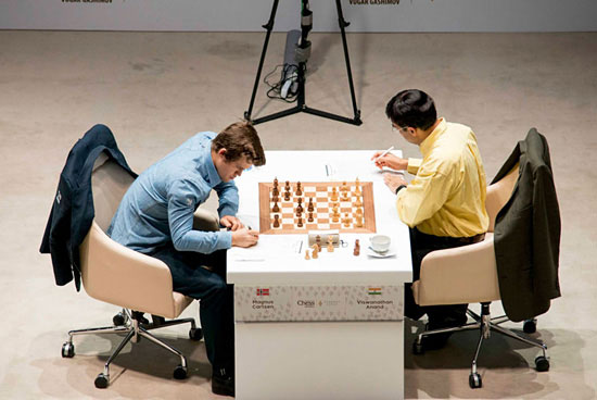 R 1 Carlsen logra salvarse ante Anand