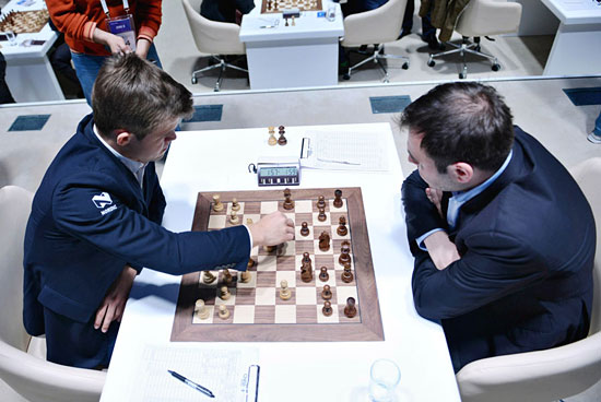 R 1 Comienzo victorioso de Carlsen, ante Mamedyarov
