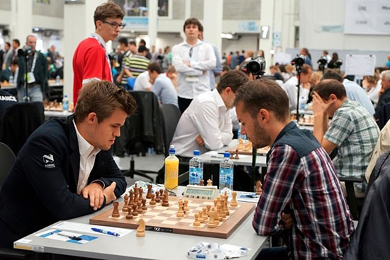 R 10 Carlsen improvisa y sacrifica peones, pero cae ante Saric