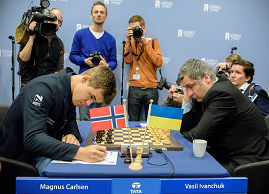 R 10 Carlsen no puede lograr su 7ª victoria consecutiva, tablas ante Ivanchuk