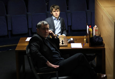 R 12 Unos distraídos Carlsen e Ivanchuk