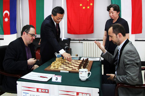 R 1c 1.d4 en la partida inaugural Gelfand Topalov 