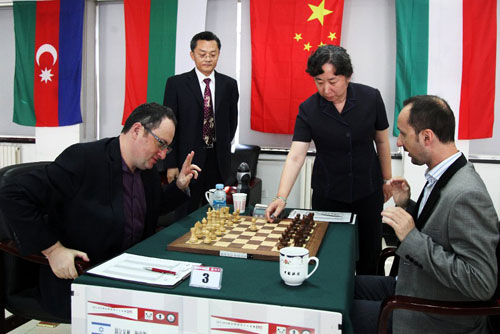 R 1d 1.d4.... hummmm ya veremos Gelfand Topalov