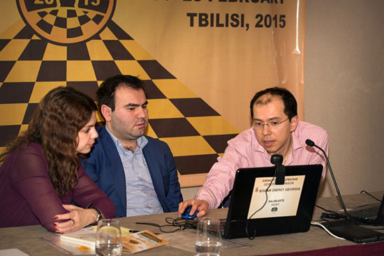 R 2 Conferencia de prensa de Mamedyarov y Kasimdzhanov con A. Karlovich