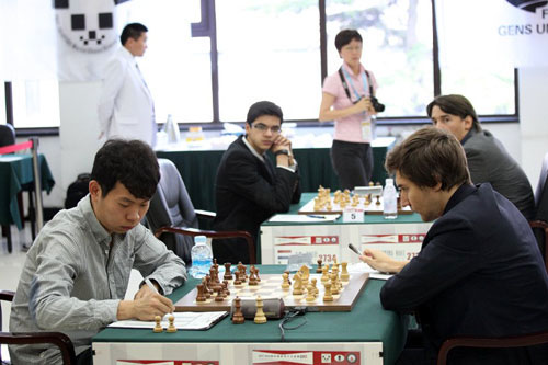 R 2 Karjakin vence a Wang Hao y lidera con 2 sobre 2, atrás Giri y Morozevich