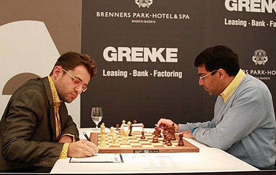 R 3 Aronian derrota a Anand con algo de fortuna