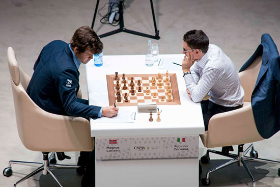 R 3 Carlsen vence a Caruana con la Holandesa