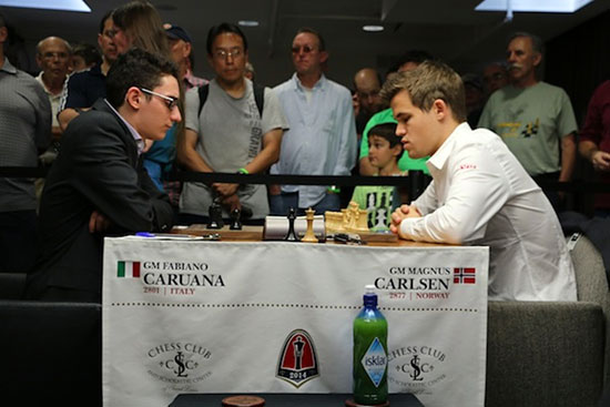 R 3 Caruana vence al campeón mundial con negras