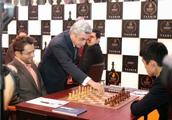 R 3 El Presidente armenio Serzh Sargsyan inaugura la partida Aronian vs Ding Liren 