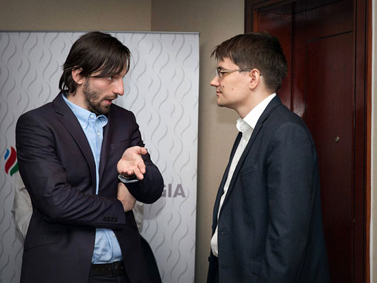 R 3 Grischuk comenta la partida con su vencedor, Tomashevsky 