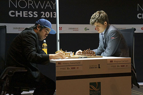 R 3 Nakamura con su gorra del Napoli y Carlsen. Norway 2013