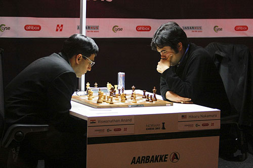 R 4 Anand acaba de jugar 28..Dh5 ante Nakamura, que la consideró un error. Norway 2013