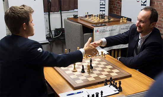 R 4 Carlsen empata con Topalov tras quedar inferior 