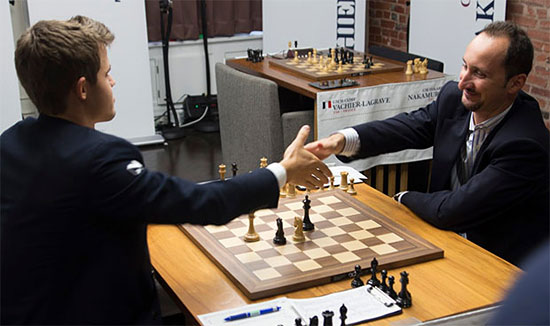 R 4 Carlsen empata con Topalov tras quedar inferior