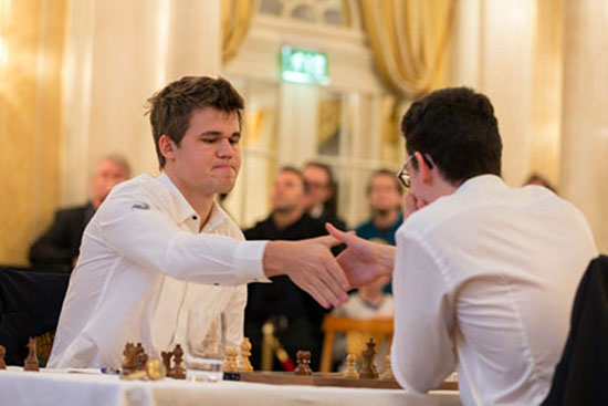 R 4 Caruana abandona ane Carlsen Foto © Maria Emelianova