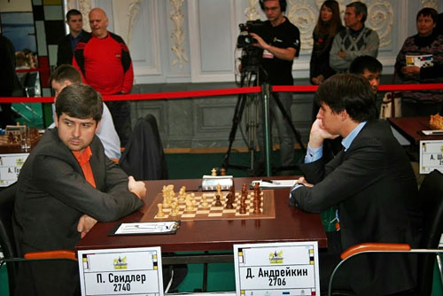 R 4 Svidler vs Andreikin rehuyendo contacto visual