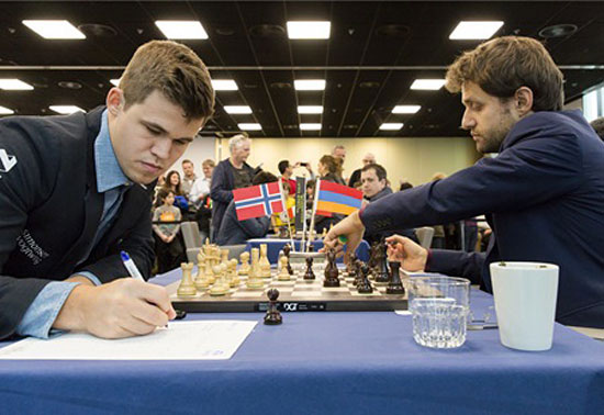 R 5 Carlsen vence a Aronian 