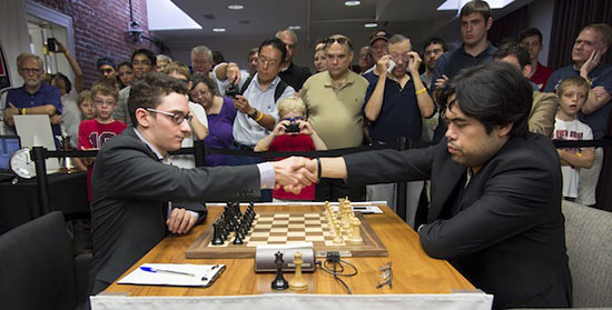 R 5 Saludo previo a la quinta victoria consecutiva de Caruana, ante Nakamura
