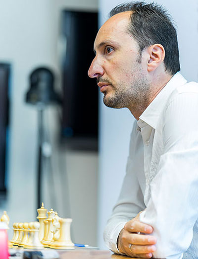 R 5 Topalov vence a Ding Liren y se convierte en único líder