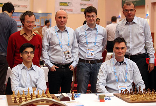 R 6 Holanda Tiviakov, Chuchelov (entrenador), L'Ami, Sokolov sentados Giri y Van Wely 2