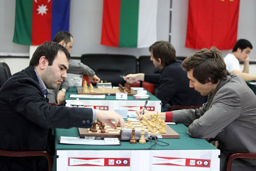 R 6 Mamedyarov vence al líder Karjakin y comparte el primer puesto 