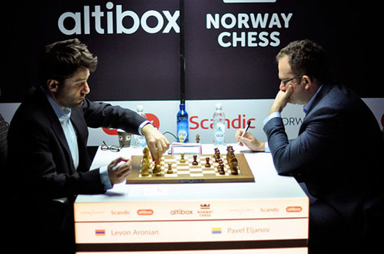 R 7 Aronian vence a Eljanov y comparte el 2º lugar