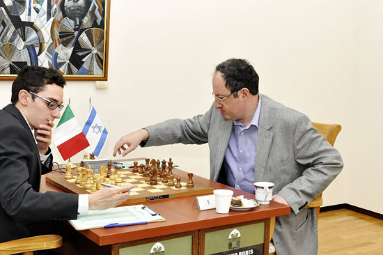 R 7 Caruana se impone a la Nimzoindia de Gelfand