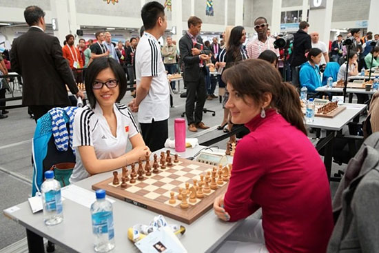 R 7 Femenimo la campeona del mundo Hou Yifan pierde con rapidez ante la rusa Lagno
