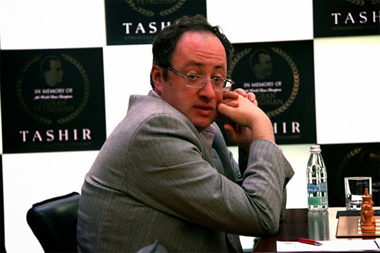 R 7 Gelfand vence en una de sus especialidades, un final de torres, a Leko