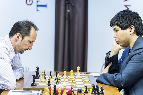 R 7 So derrota a Topalov y ocupa el primer puesto 
