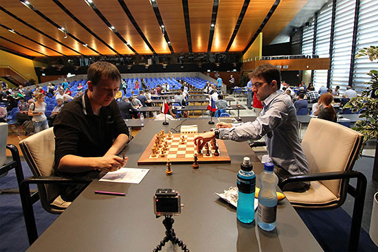 R 7 Wojtaszek vence a Vachier Lagrave y se coloca en primer lugar