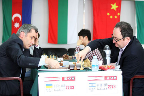 R 8 En el duelo de veteranos Gelfand vence a Ivanchuk 
