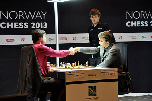 R 8 Karjakin abandona ante Svidler, Carlsen mira. Norway 2013