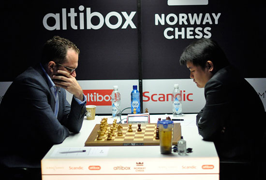 R 8 Li Chao vence a Eljanov con negras