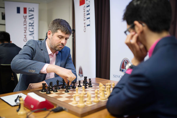 R 8 Svidler logra su primera victoria venciendo a Giri