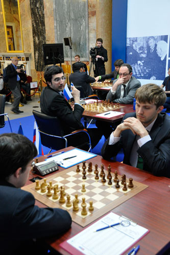 R 8 Vachier cae ante Vitiugov Kramnik mira la Caro Kann sorprendido