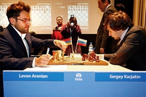 R 9 Aronian vence a Karjakin