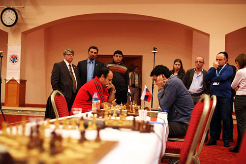 R 9 Kramnik pasa por apuros
