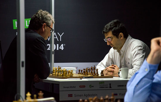 R4 Agdenstein también empata con Kramnik