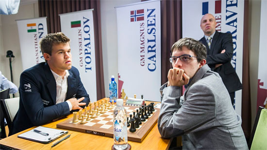 R3 Carlsen y MVL sin contacto visual antes de la partida
