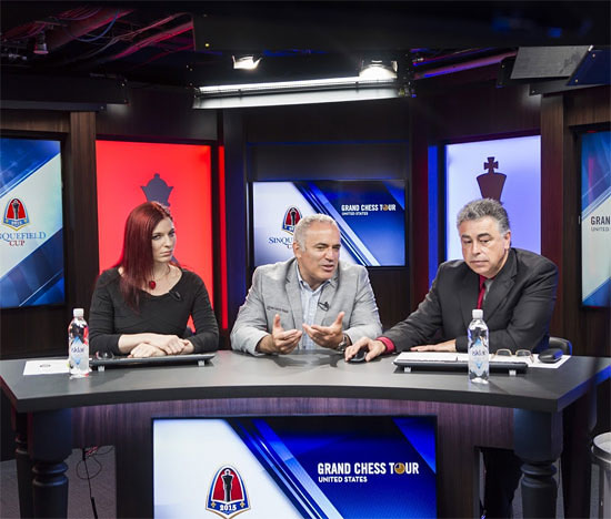 R8 Un visitante de lujo, Kasparov, junto a Shahade y Seirawan So