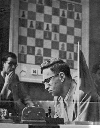 Smyslov jugando en Zurich 1953 