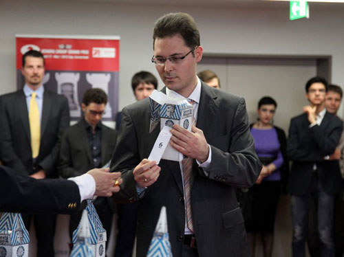 Sorteo, Leko y su número 6. Zug 2013